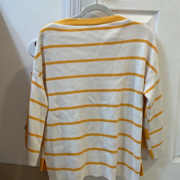 Per Se By Carlisle Women’s XXS Sweater Top With Gold Buttons and Orange Color - Picture 6 of 6